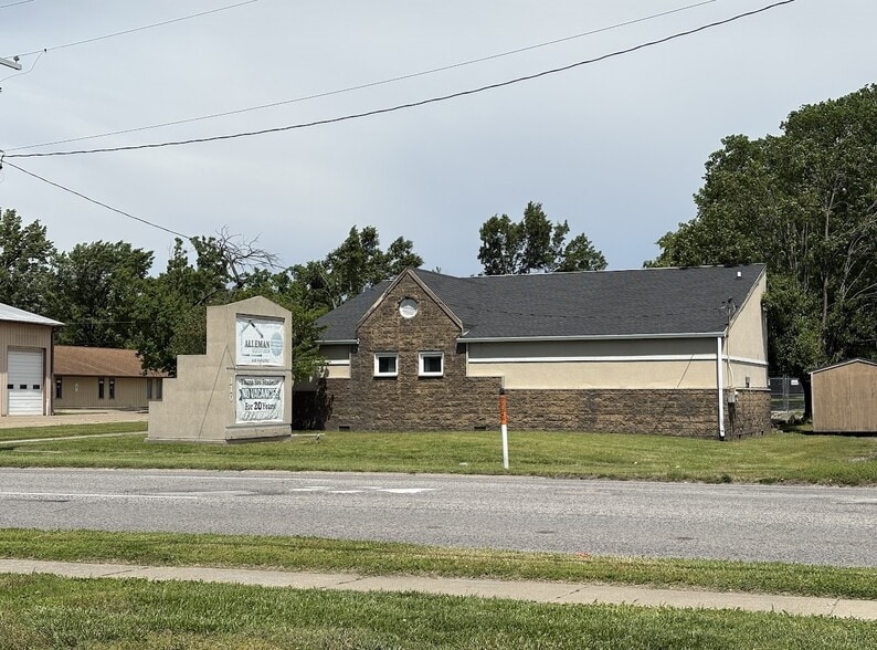 310 E Main St, Carbondale, IL à vendre - Photo principale - Image 1 de 1