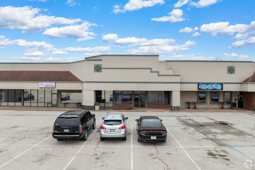 12243-12305 Natural Bridge Rd, Bridgeton, MO à louer - Photo du bâtiment - Image 3 de 20