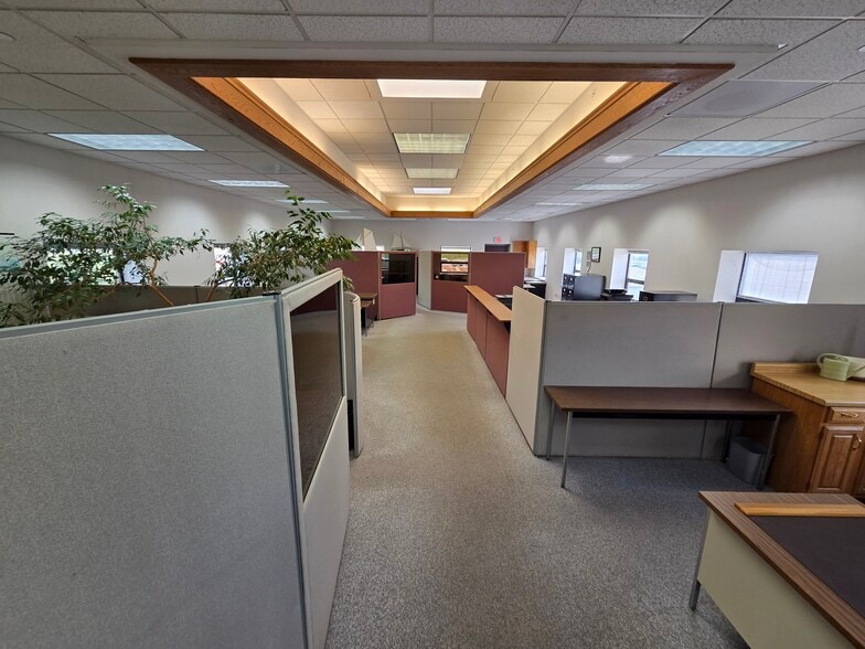 11327 W Lincoln Ave, West Allis, WI for sale - Building Photo - Image 2 of 7