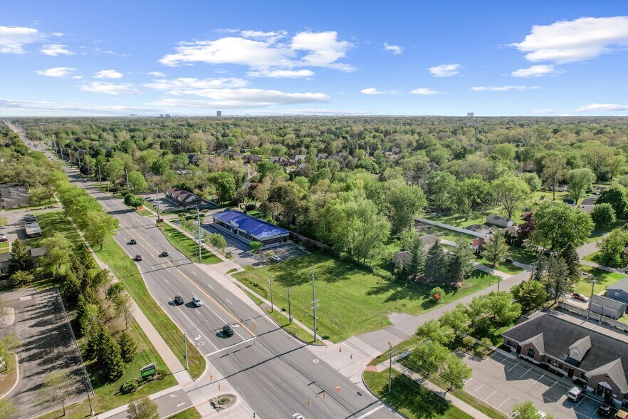 6511 Rochester Rd, Troy, MI à vendre - Aérien - Image 2 de 10