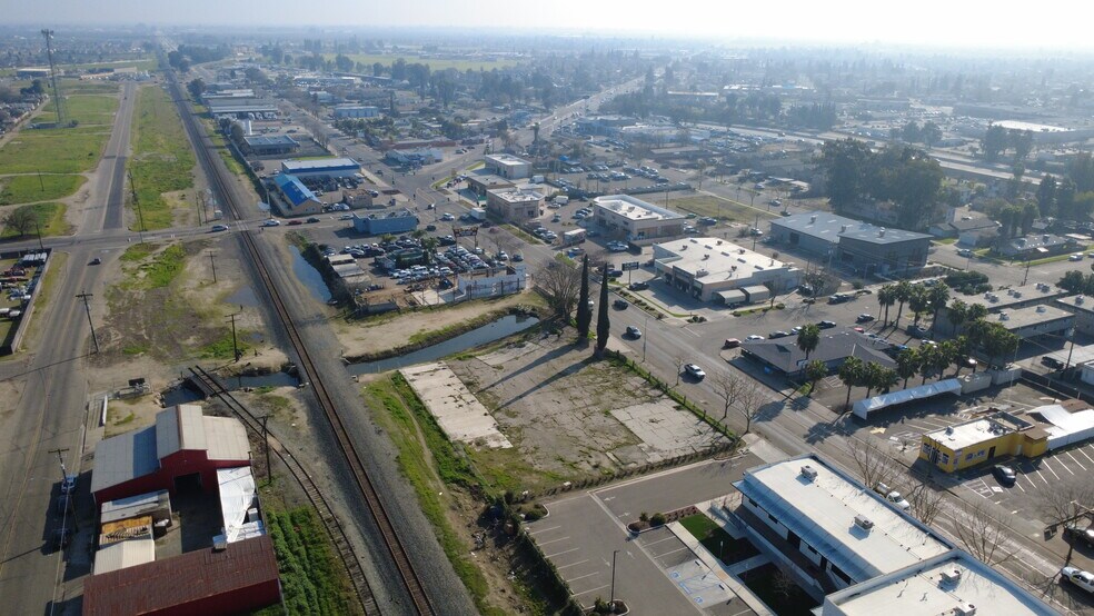 S Gateway Dr, Madera, CA à vendre - Photo du bâtiment - Image 2 de 10