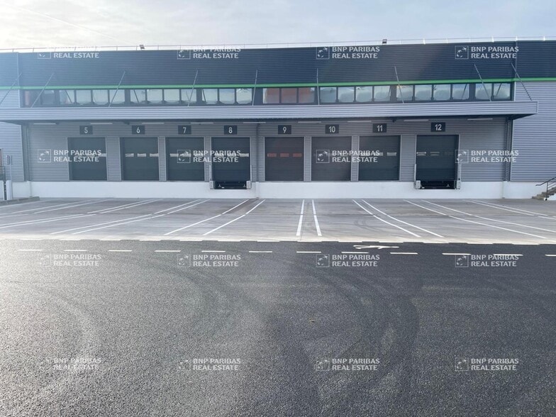Industrial in Aulnay-sous-Bois for lease - Building Photo - Image 1 of 8