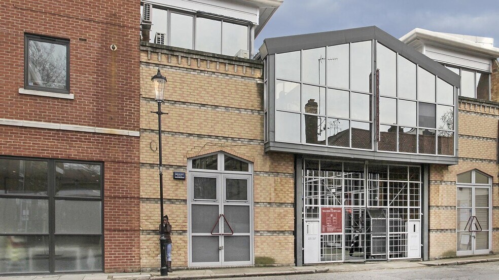 225-227 Walmer Rd, Londres à louer - Photo du bâtiment - Image 1 de 7