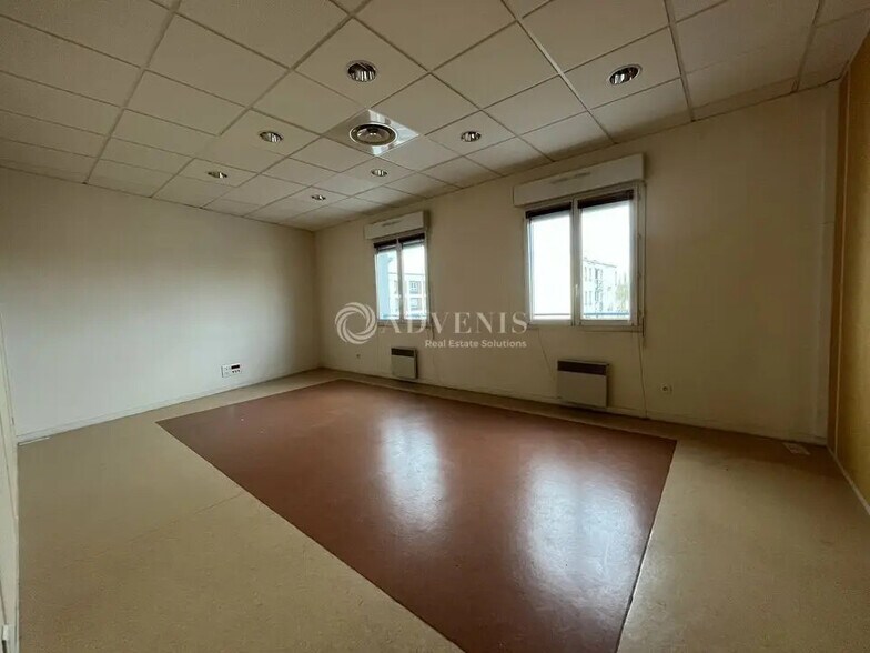 Office in Dammarie-les-Lys for lease - Interior Photo - Image 3 of 5