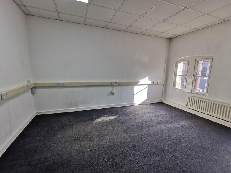 7-15 Pink Ln, Newcastle Upon Tyne for lease - Building Photo - Image 3 of 14