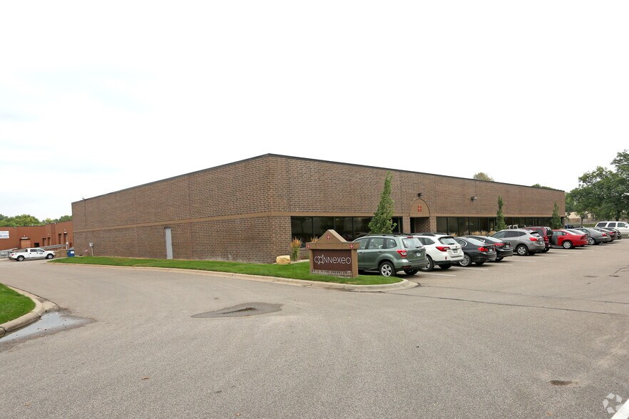 9201 E Bloomington Fwy, Bloomington, MN à louer - Photo du bâtiment - Image 3 de 16