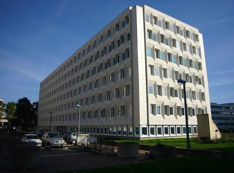 Bureau dans Créteil à louer - Photo du bâtiment - Image 1 de 2