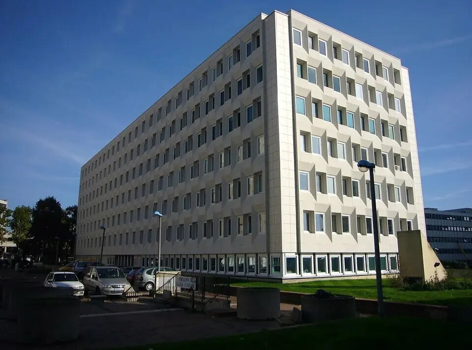 Office in Créteil for lease Building Photo- Image 1 of 3