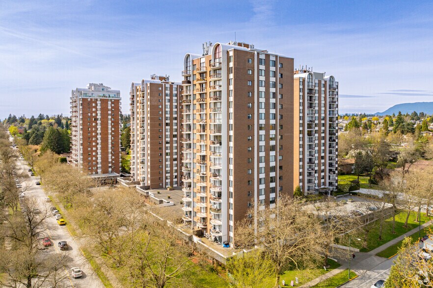 621 W 57th Ave, Vancouver, BC à louer - Photo du bâtiment - Image 3 de 3