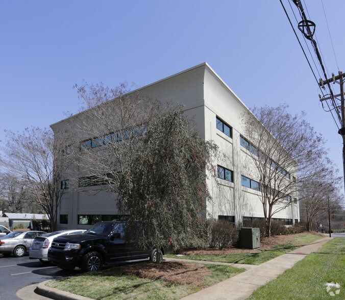 4000 Park Rd, Charlotte, NC à louer - Photo du bâtiment - Image 3 de 11
