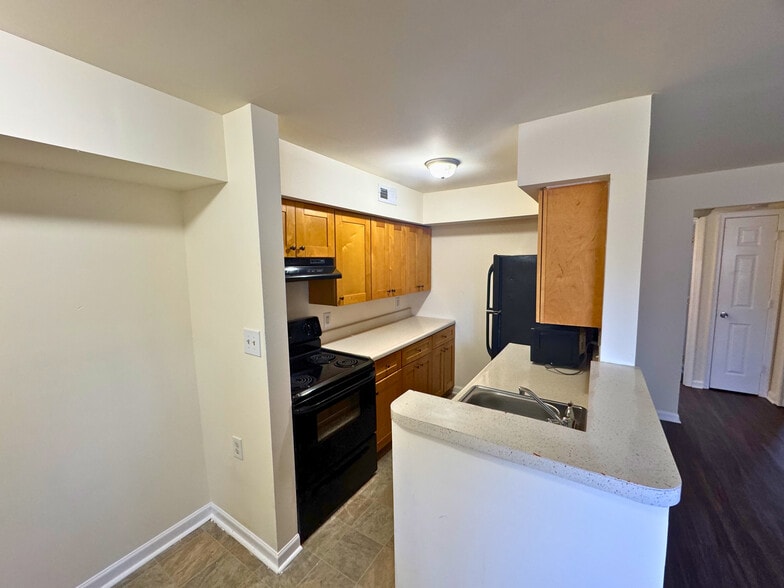 5001 Midwood Ave, Baltimore, MD for sale - Building Photo - Image 2 of 11