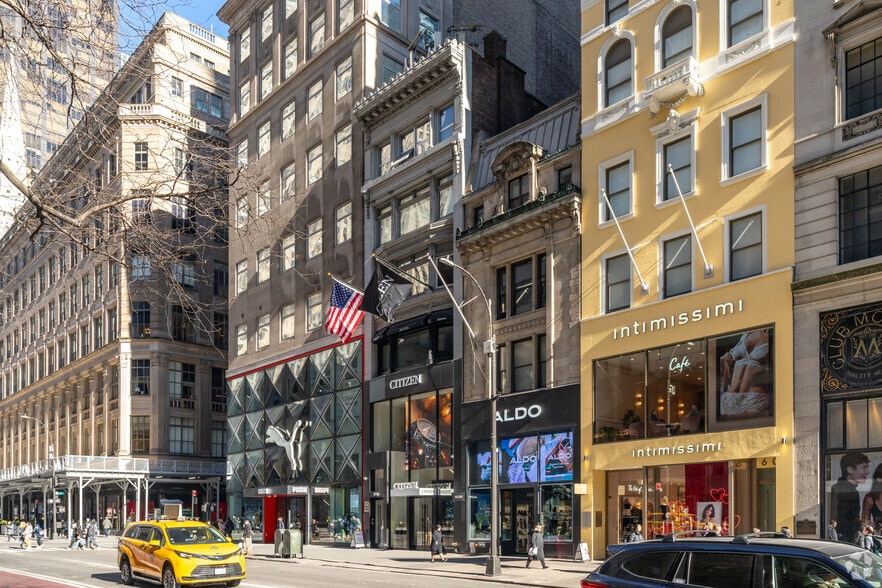 605 Fifth Ave, New York, NY à louer - Photo du bâtiment - Image 3 de 6