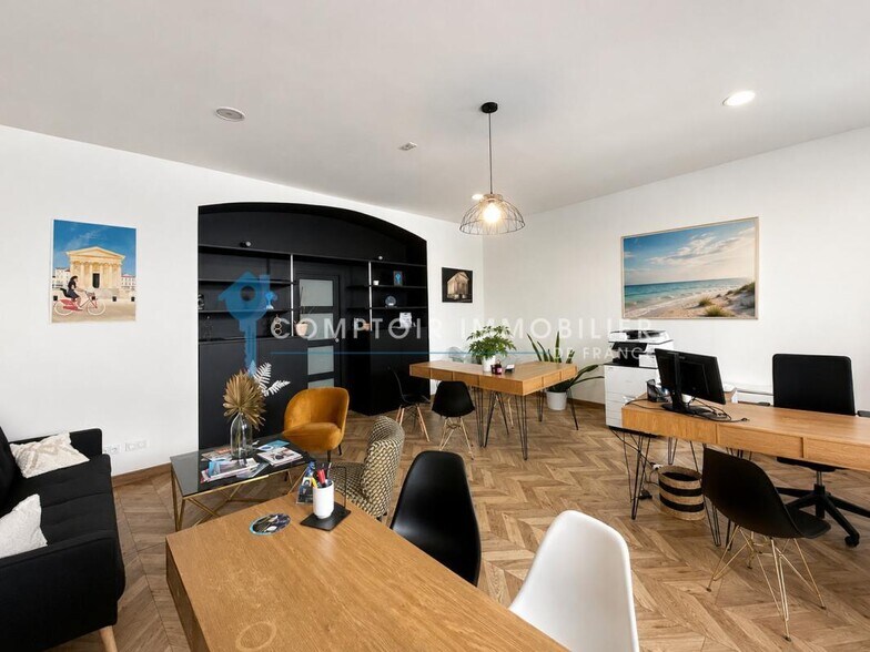Retail in Nimes for lease - Interior Photo - Image 1 of 3