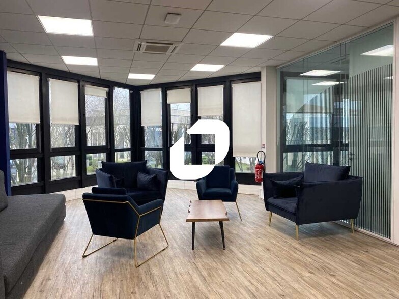 2 Allée Des Barbanniers, Gennevilliers for lease - Interior Photo - Image 1 of 8