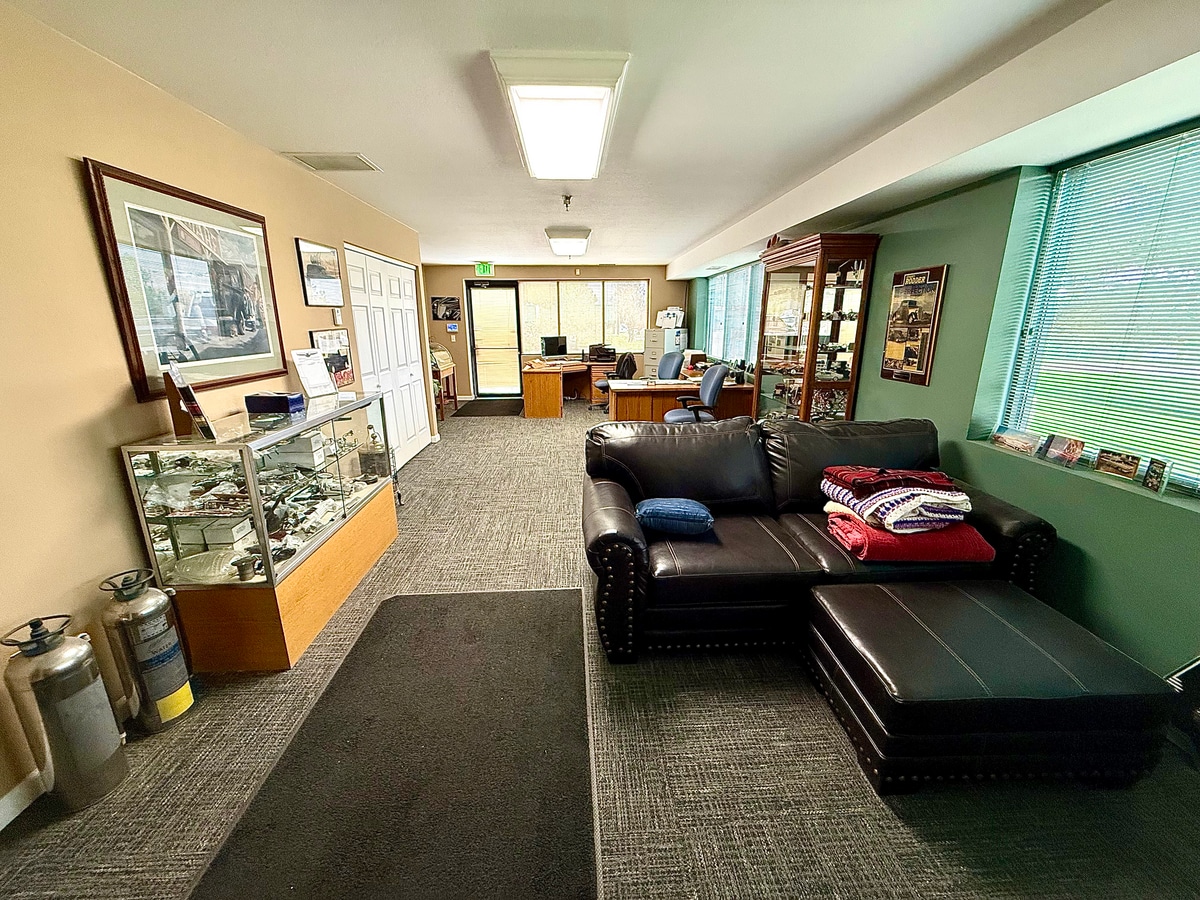 1750 W 64th Ln, Denver, CO 80221 - Unité A & B - - Photo intérieure - Image 2 of 11