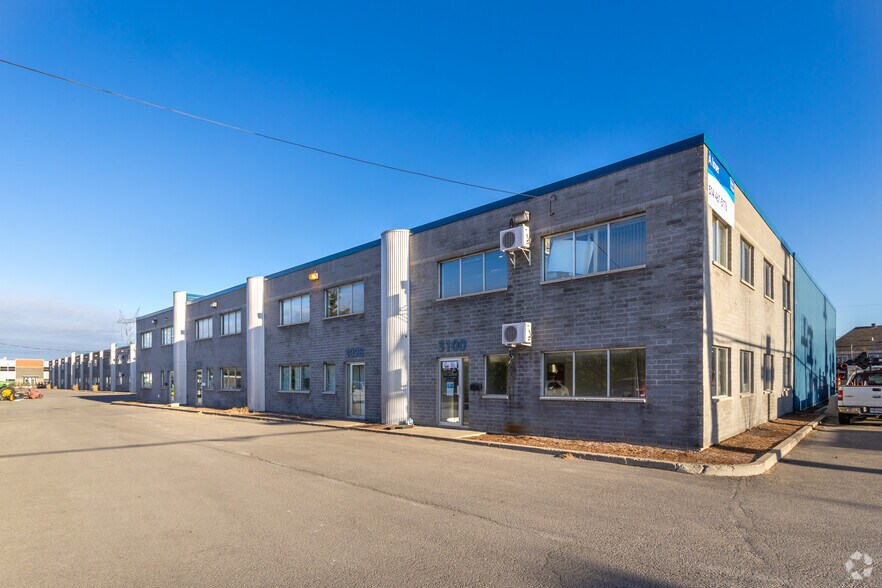3100 Rue Joseph-Monier, Terrebonne, QC à louer - Photo du bâtiment - Image 3 de 5