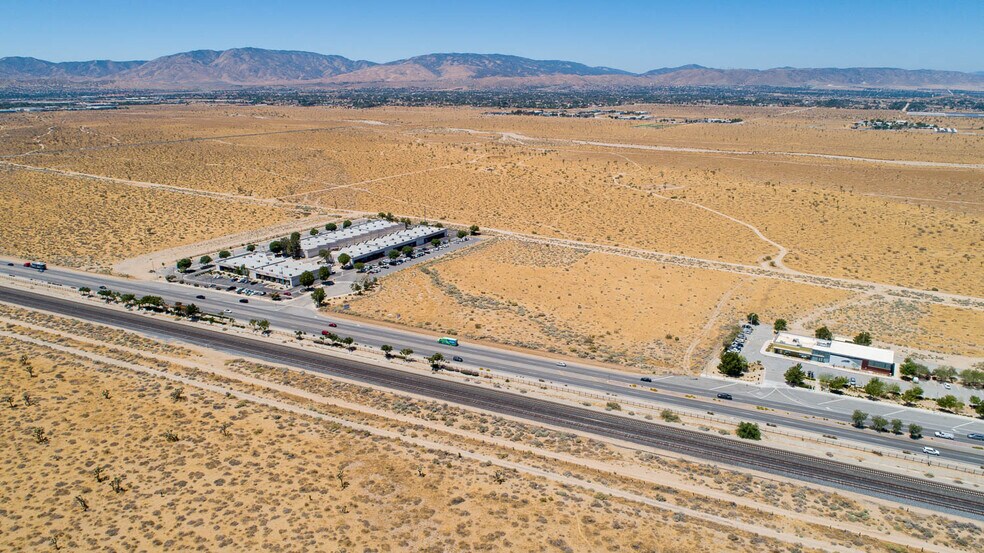 VAC/Sierra Hwy, Palmdale, CA à louer - Photo du bâtiment - Image 2 de 10