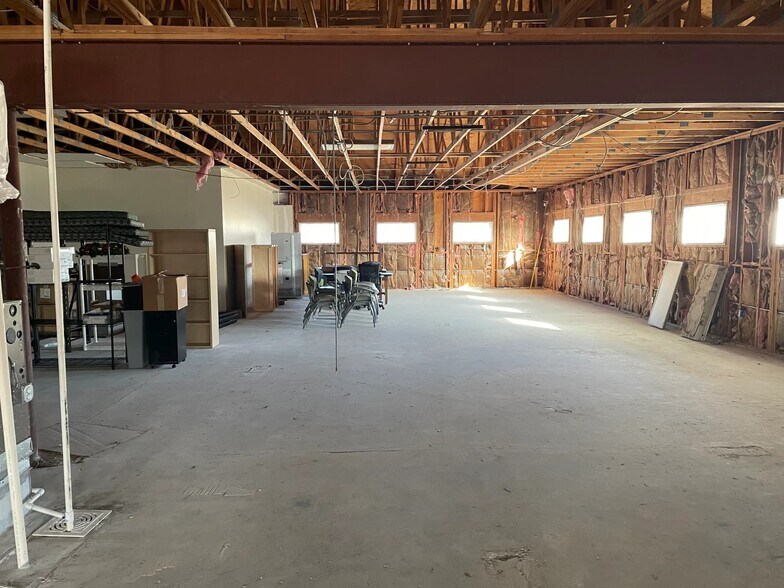 12512 E 21st St, Tulsa, OK for lease - Interior Photo - Image 3 of 6