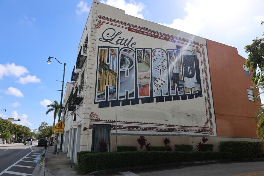 2606 SW 8th St, Miami, FL à louer - Photo principale - Image 2 de 24