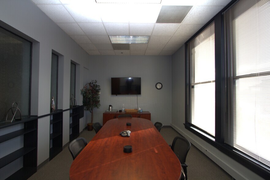 104 N Main St, Saint Charles, MO à louer - Photo du bâtiment - Image 3 de 17