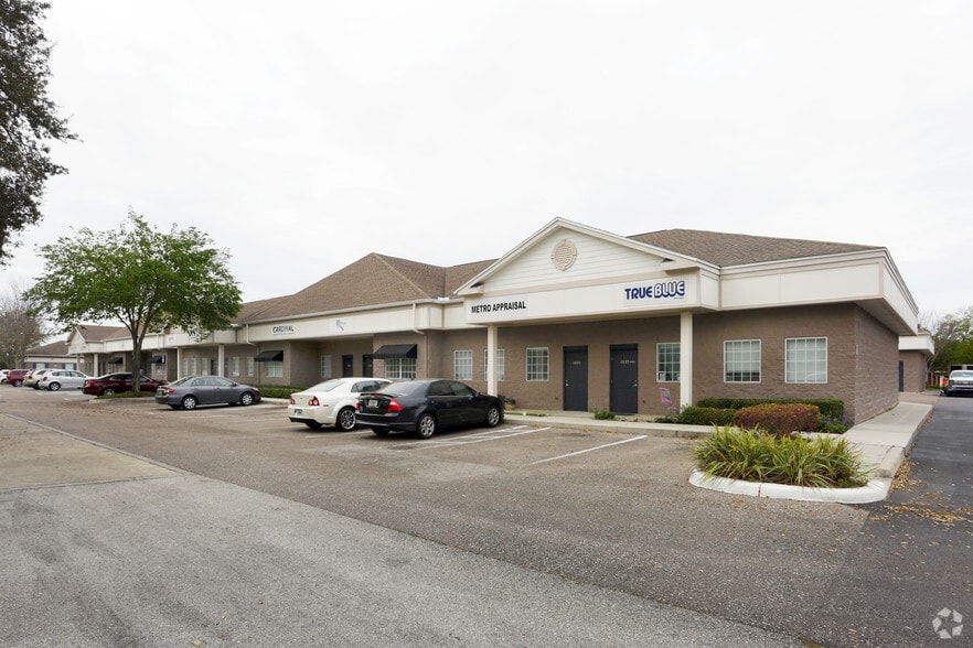 1035-1053 E Brandon Blvd, Brandon, FL for lease - Building Photo - Image 2 of 9