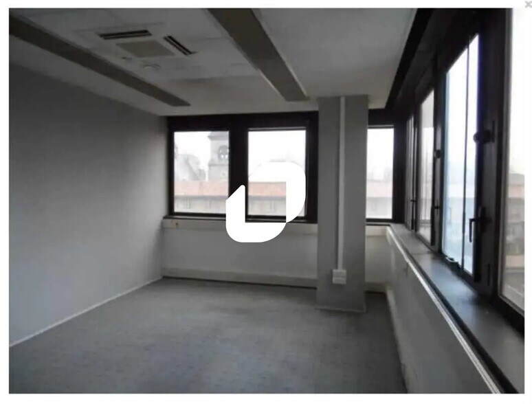 Bureau dans Bordeaux à louer - Photo du bâtiment - Image 2 de 5