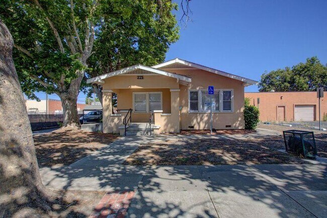 Plus de détails pour 325 Mitchell Ave, Turlock, CA - Bureau à vendre