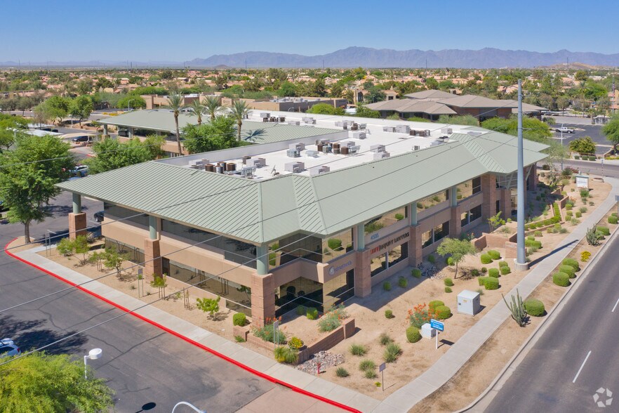 4505 E Chandler Blvd, Phoenix, AZ à louer - Photo du bâtiment - Image 2 de 15