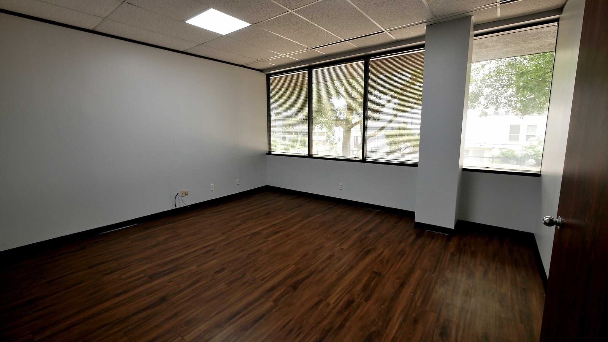 800 Tully Rd, Houston, TX à louer Photo intérieure- Image 1 de 1