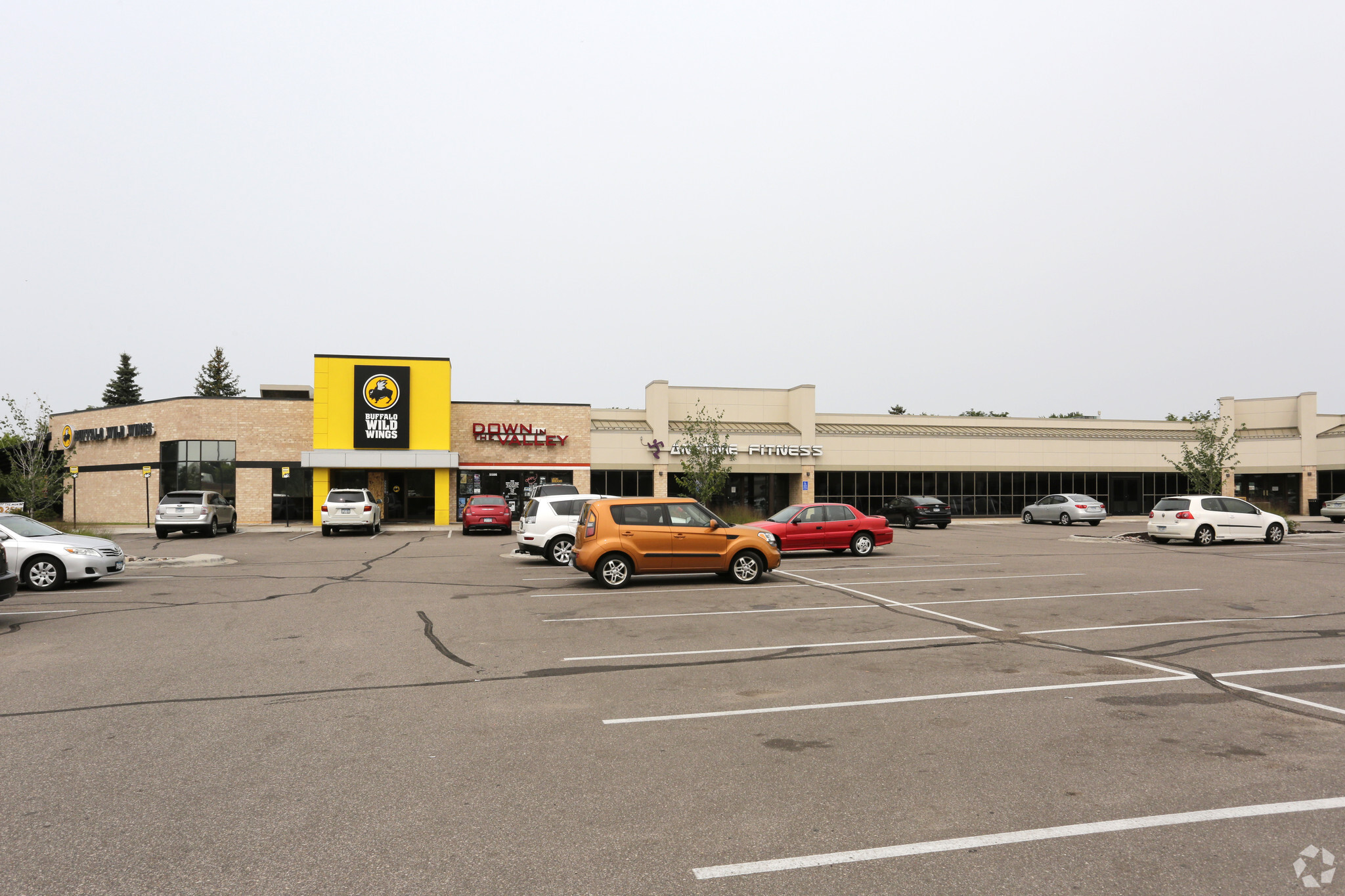 5510-5590 W Broadway Ave, Crystal, MN for lease Building Photo- Image 1 of 3