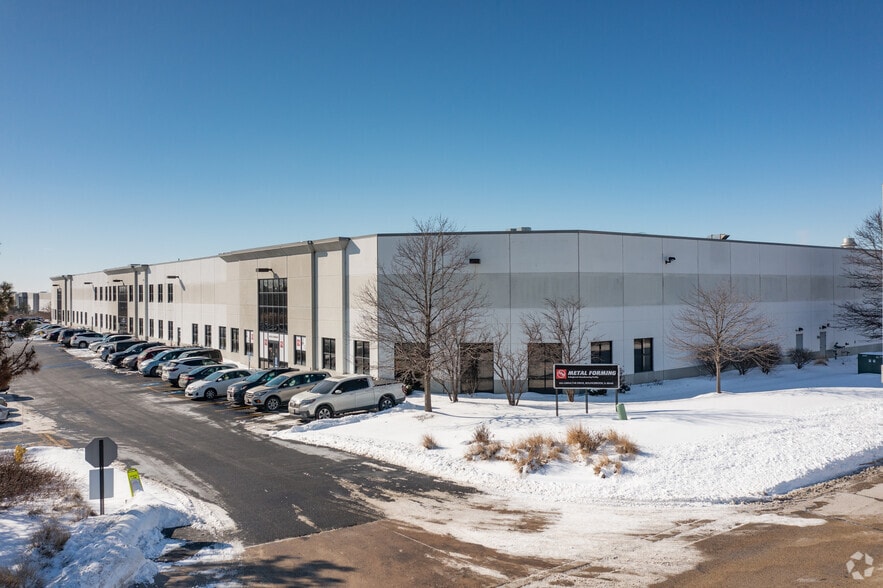 455 Gibraltar Dr, Bolingbrook, IL for lease - Building Photo - Image 3 of 5