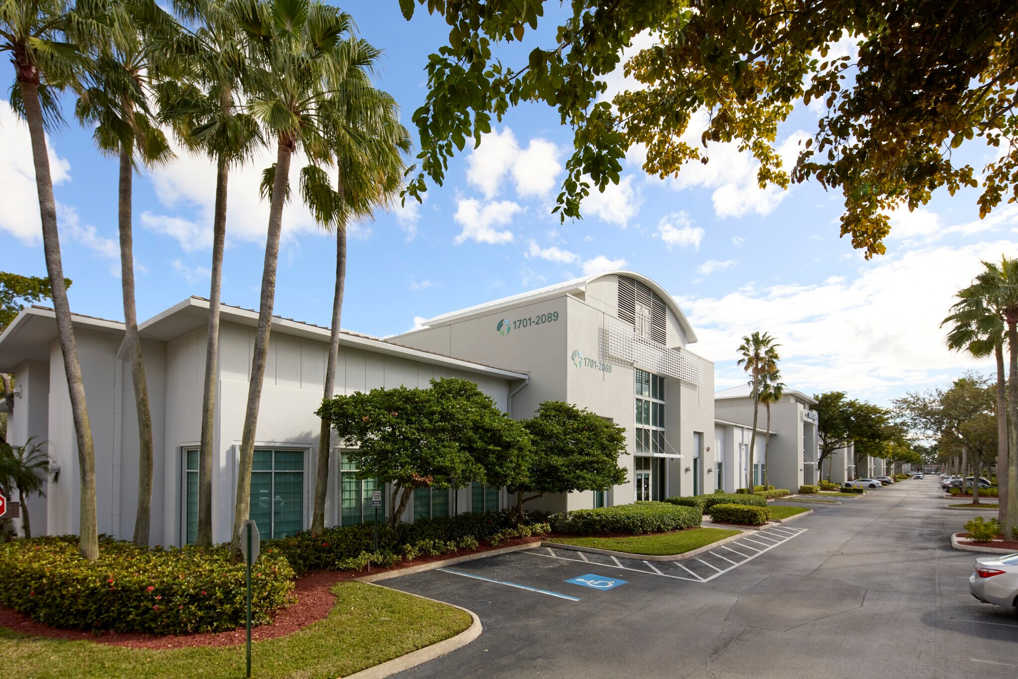 1701-2089 NW 87th Ave, Miami, FL à louer Photo principale- Image 1 de 2