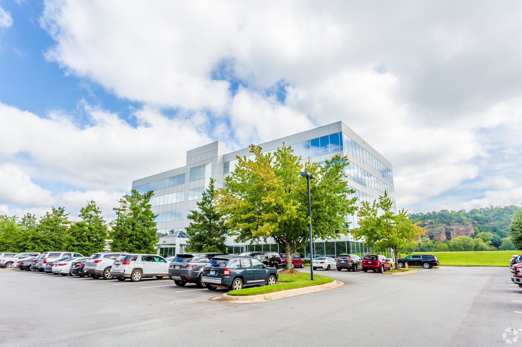100 River Bluff Dr, Little Rock, AR for lease Primary Photo- Image 1 of 6