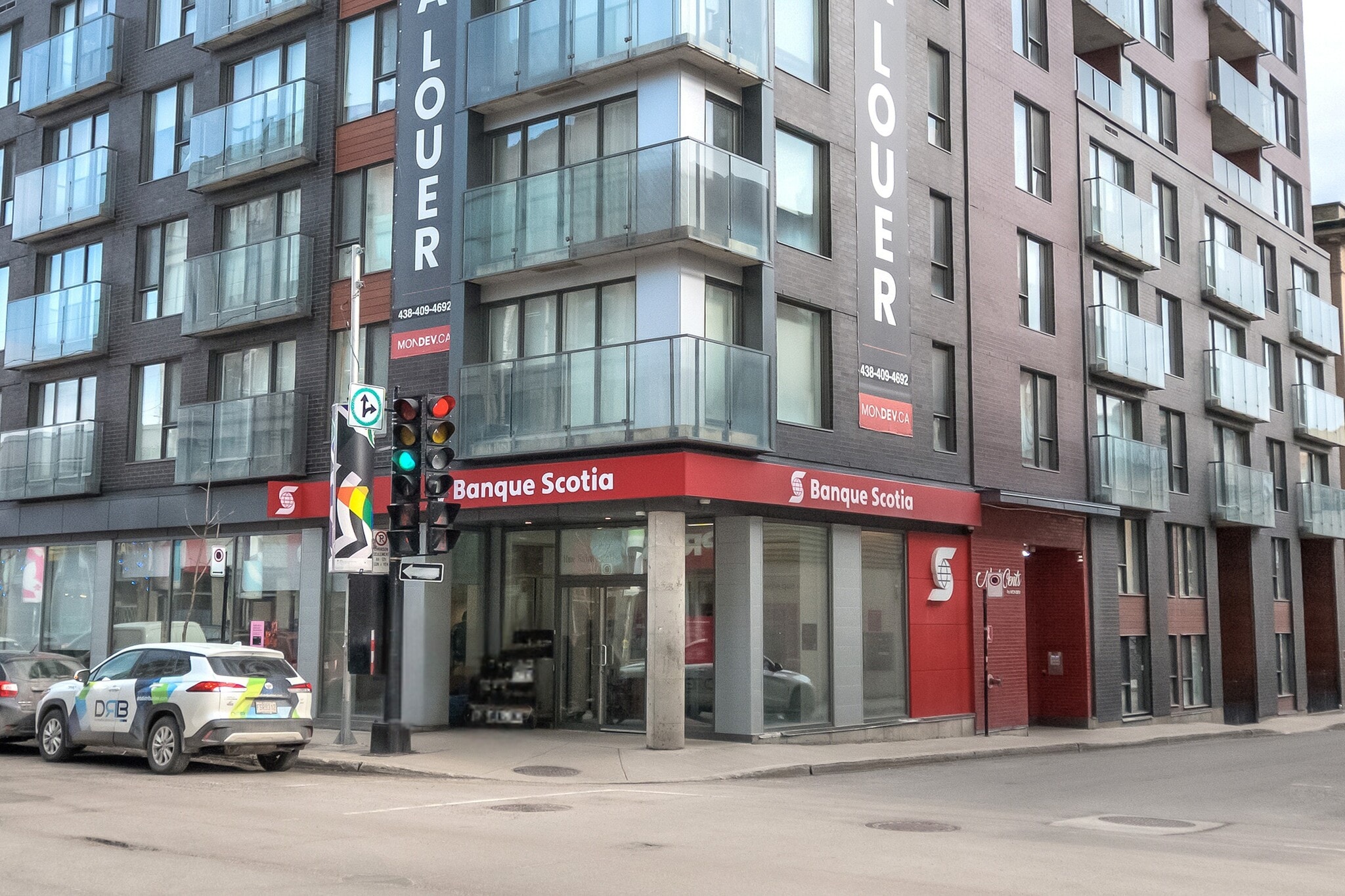 900 Rue Sainte-Catherine E, Montréal, QC à louer Photo du bâtiment- Image 1 de 3