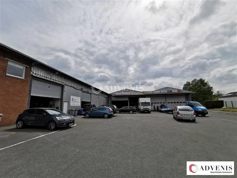 Flex in Seclin for lease - Building Photo - Image 1 of 8