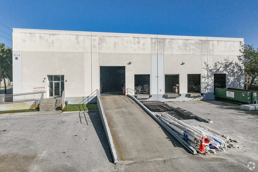 1301 W 13th St, Riviera Beach, FL for lease - Building Photo - Image 2 of 5