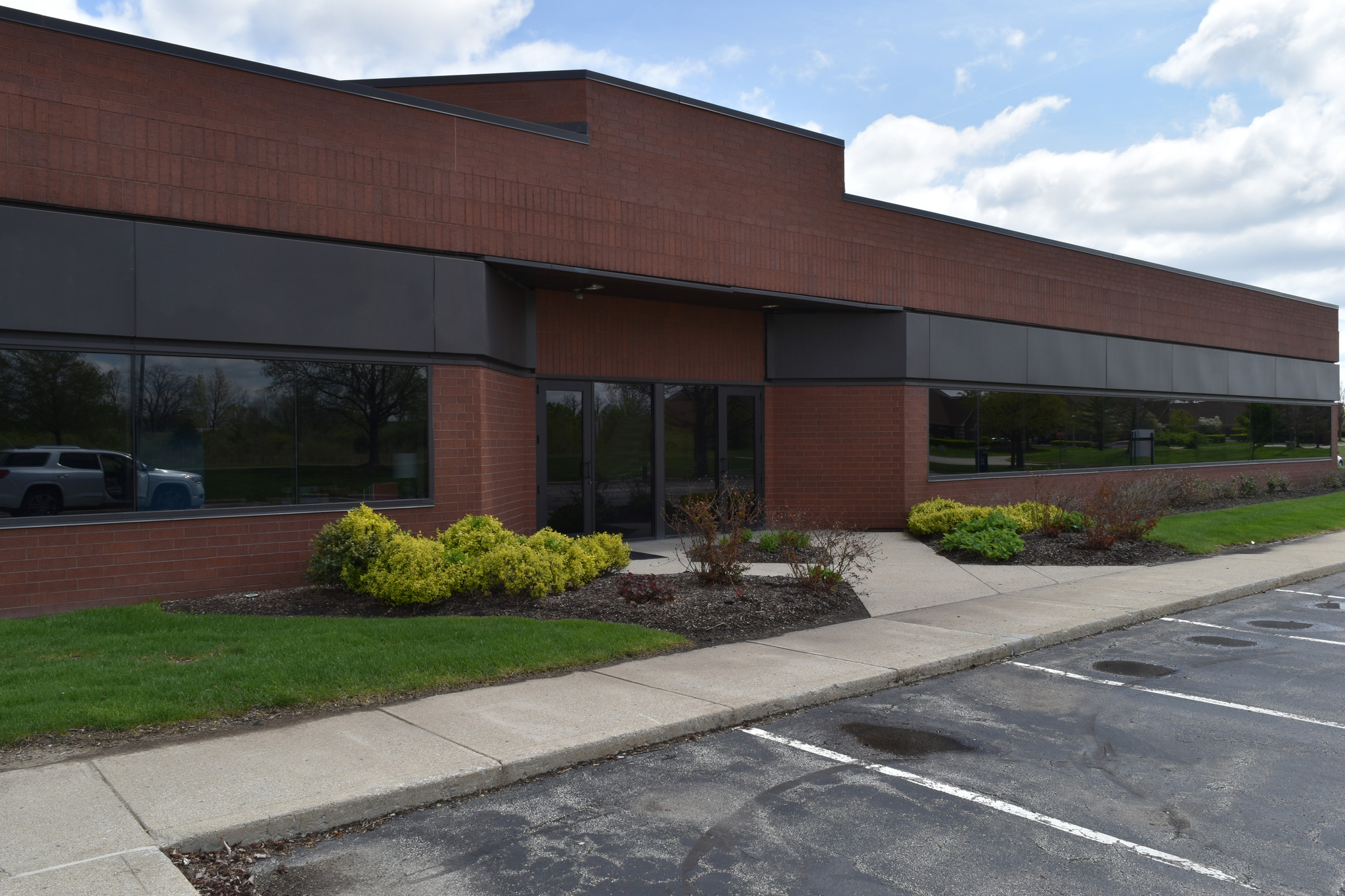 9855 Crosspoint Blvd, Indianapolis, IN for sale Building Photo- Image 1 of 1