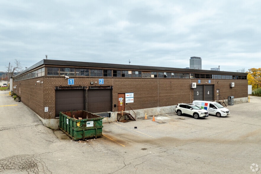 44-52 Prince Andrew Pl, Toronto, ON for lease - Building Photo - Image 1 of 2