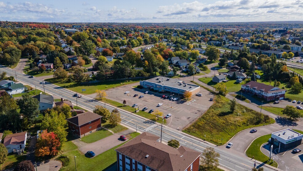 120 Shediac Rd, Moncton, NB à vendre - Photo du bâtiment - Image 2 de 8