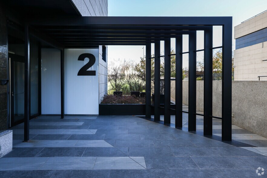 Calle Poeta Rafael Morales, 2, San Sebastián de los Reyes, Madrid à louer - Photo du bâtiment - Image 3 de 7