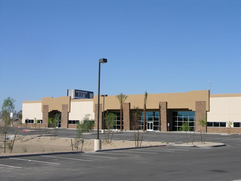 3010 E Elwood St, Phoenix, AZ à louer - Photo du bâtiment - Image 3 de 10