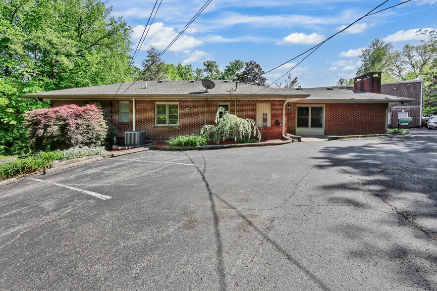 1543 Madison St, Clarksville, TN à vendre - Photo du bâtiment - Image 3 de 43