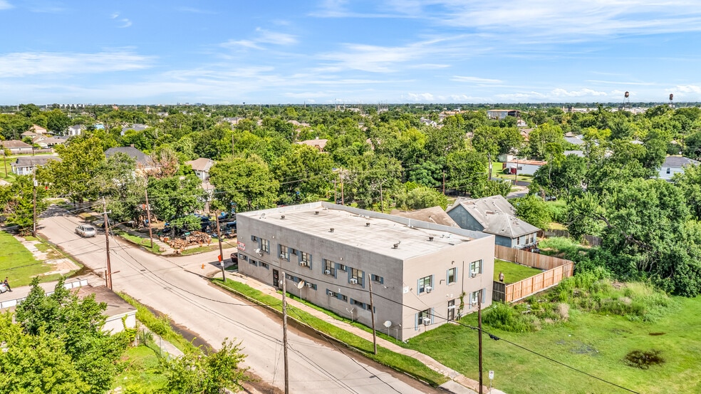 2705 Lorraine St, Houston, TX for sale - Building Photo - Image 1 of 6