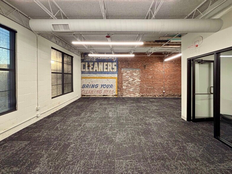 825 E Market St, Louisville, KY à louer - Photo du bâtiment - Image 2 de 12