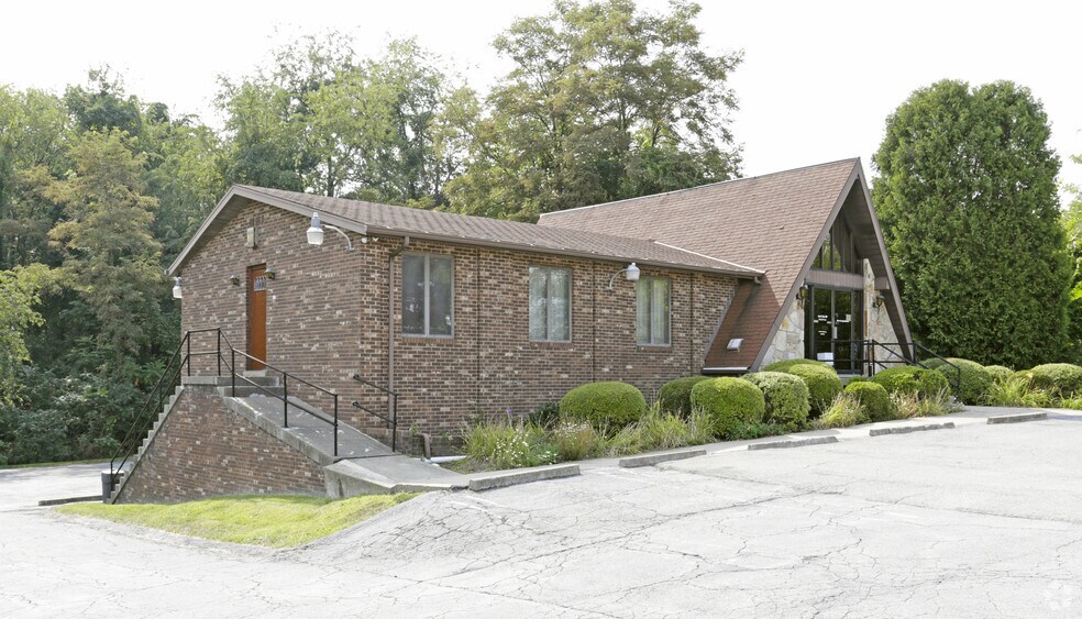 2285 Brodhead Rd, Aliquippa, PA à louer - Photo du bâtiment - Image 2 de 3