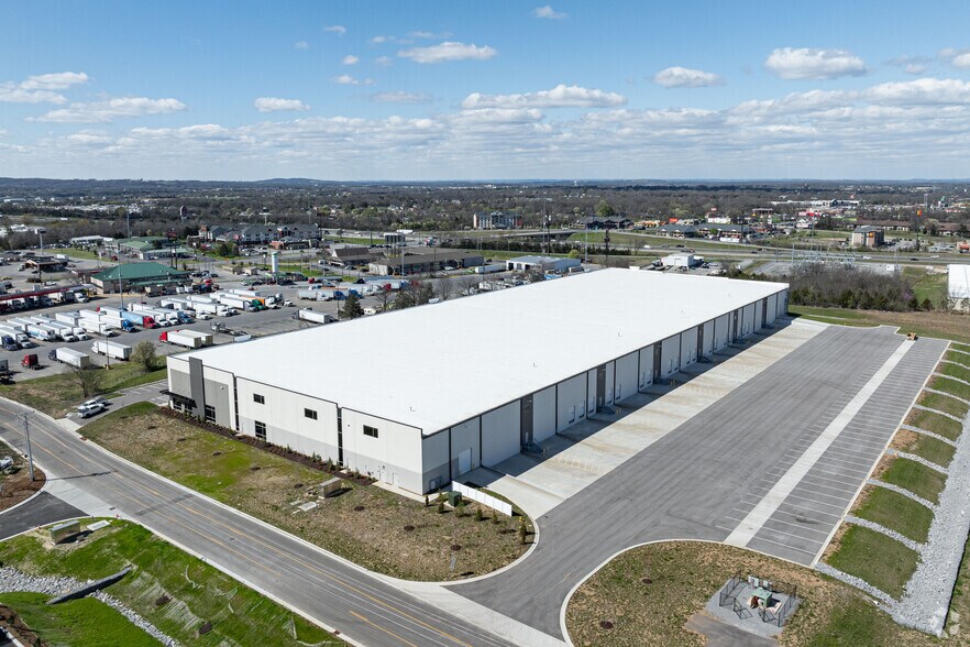 200 Alligood Way, Lebanon, TN à louer - Photo du bâtiment - Image 3 de 8