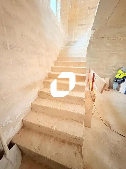 Office in Fontenay-sous-Bois for lease - Building Photo - Image 2 of 8