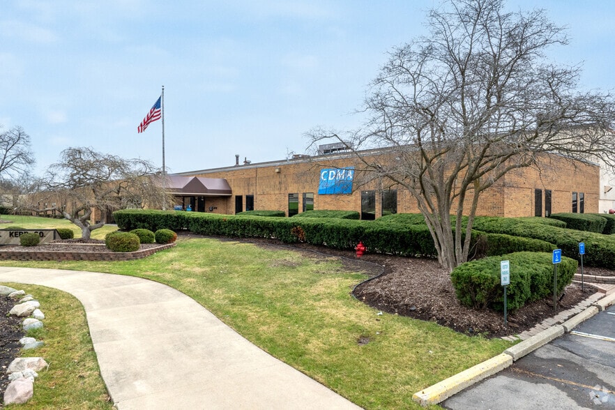 43155-43159 W 9 Mile Rd, Novi, MI à louer - Photo du bâtiment - Image 2 de 14