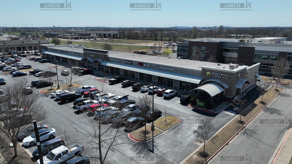 500 SE Walton Blvd, Bentonville, AR à louer - Photo du bâtiment - Image 2 de 13