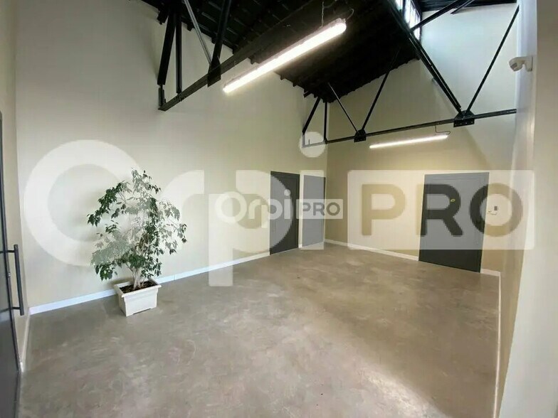 Office in Reims for sale - Interior Photo - Image 2 of 4